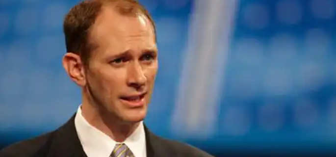 美联储古尔斯比：明年或可大幅降息，但需等待