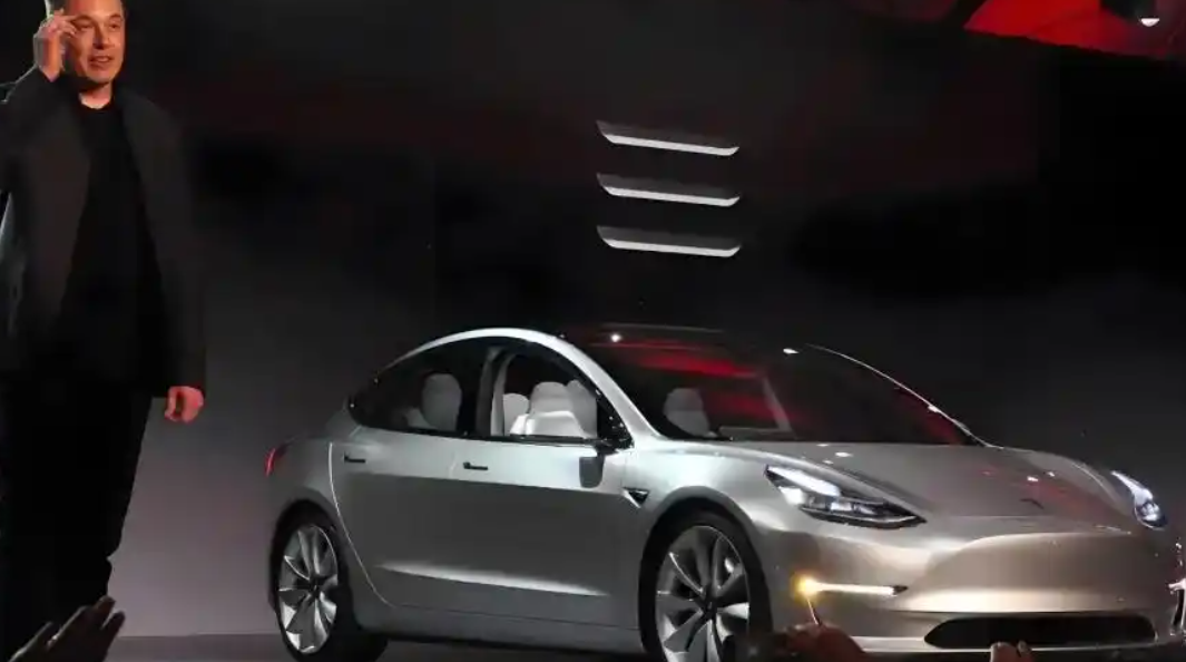 分析称特斯拉董事会在“暂停薪酬”后仍通过股