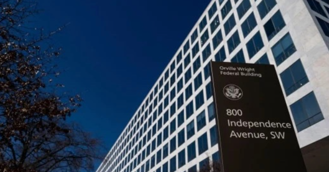 美国敲定周五开始削减国内航班4% 到11月14日削减