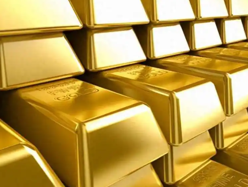 金价一度刷新纪录高位 交易员静待美联储利率路