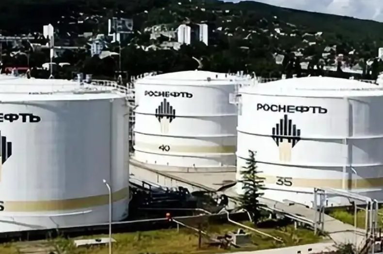 美国临时允许购买滞留在海上的俄罗斯石油，以